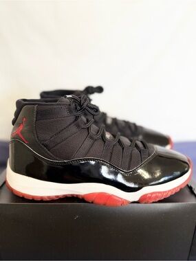 AUTHENTIC Jordan 11 Retro Bred size 9 378037-061 2019 PRE-OWNED